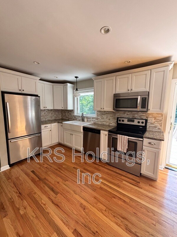 Building Photo - 2318 Penrose Dr