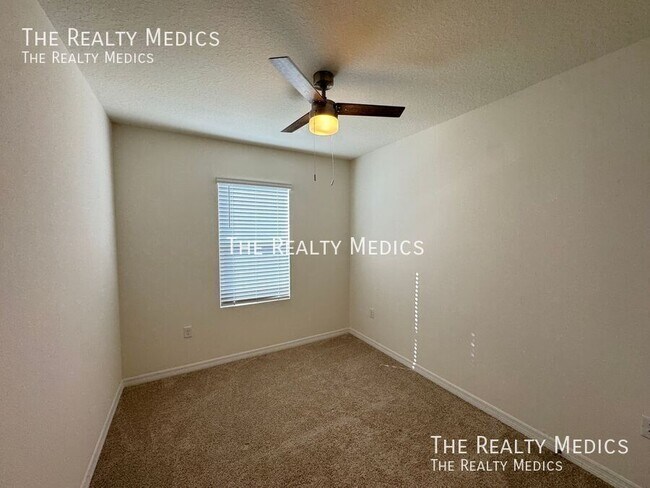 Building Photo - 2331 Gifford Dr