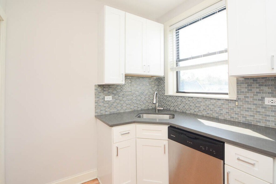 Building Photo - 2324 N Rockwell St