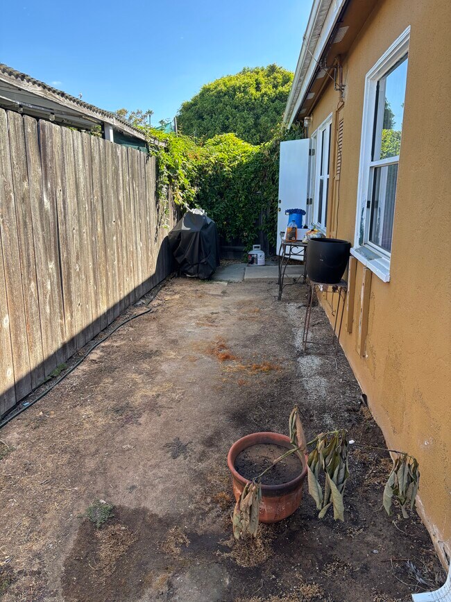 Building Photo - 3374 Apache Ave