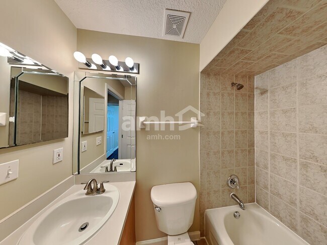 Building Photo - 3251 Sexton Dr