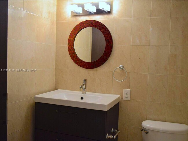 Building Photo - 1801 S Treasure Dr