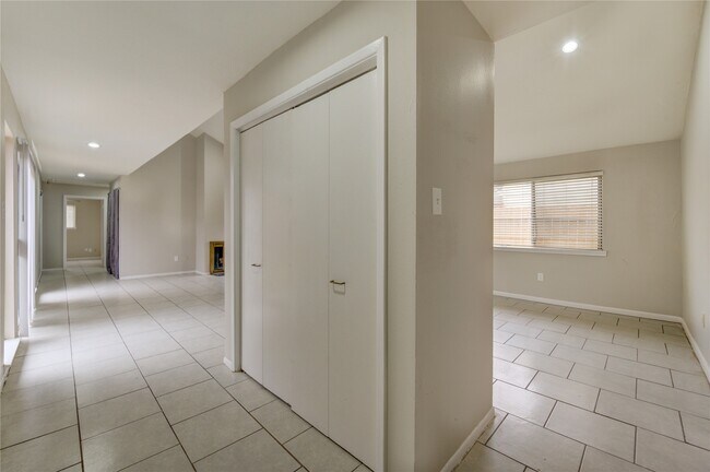 Building Photo - 12327 Fairmeadow Dr