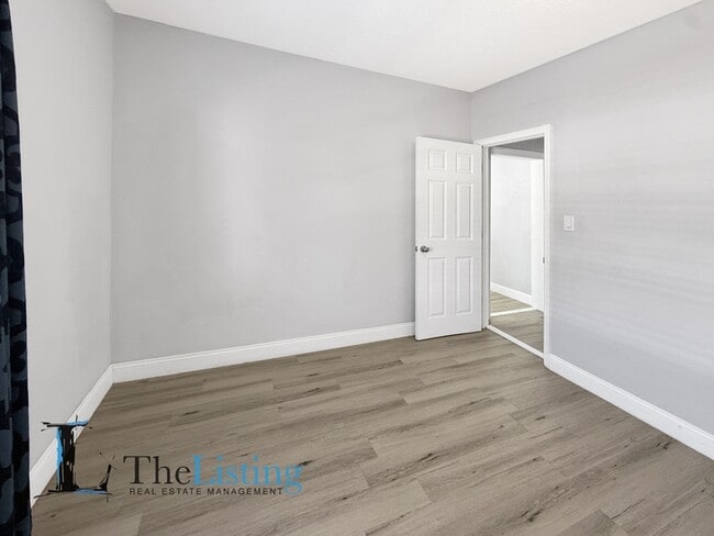 Building Photo - 6920 N Central Ave