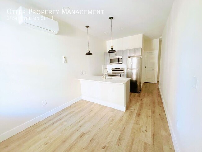Building Photo - 1464 N Wilton St