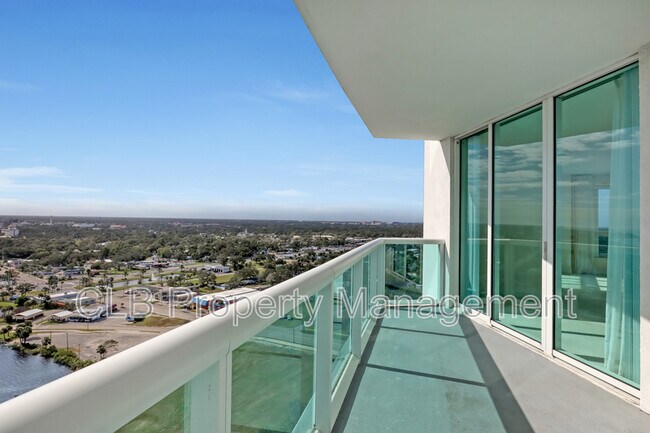 Building Photo - 231 Riverside Dr