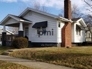 Building Photo - 698 S Stone St