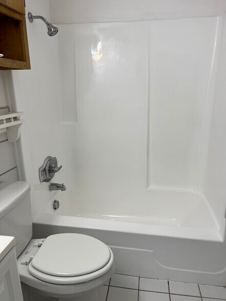 Building Photo - 5521 Bay Blvd