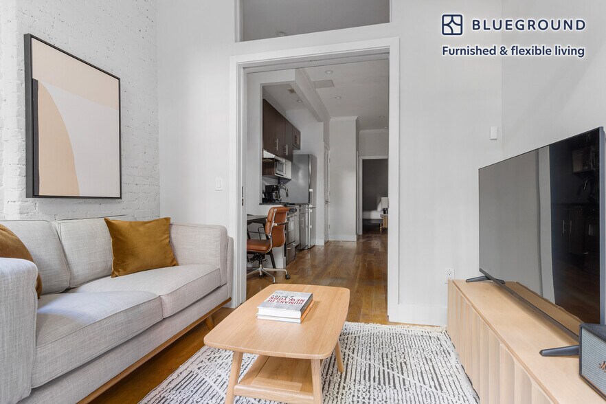 Building Photo - 515 W 47th St