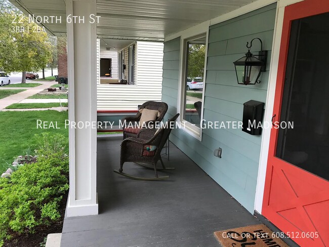 Building Photo - Updated 3 bedroom plus Den house near East...