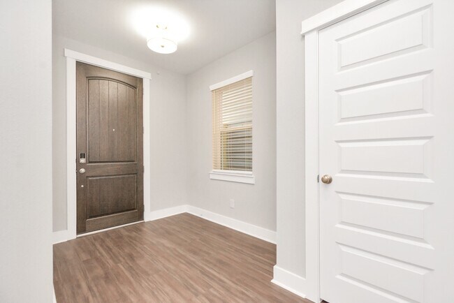 Building Photo - 708 Strawberry Pines Ct