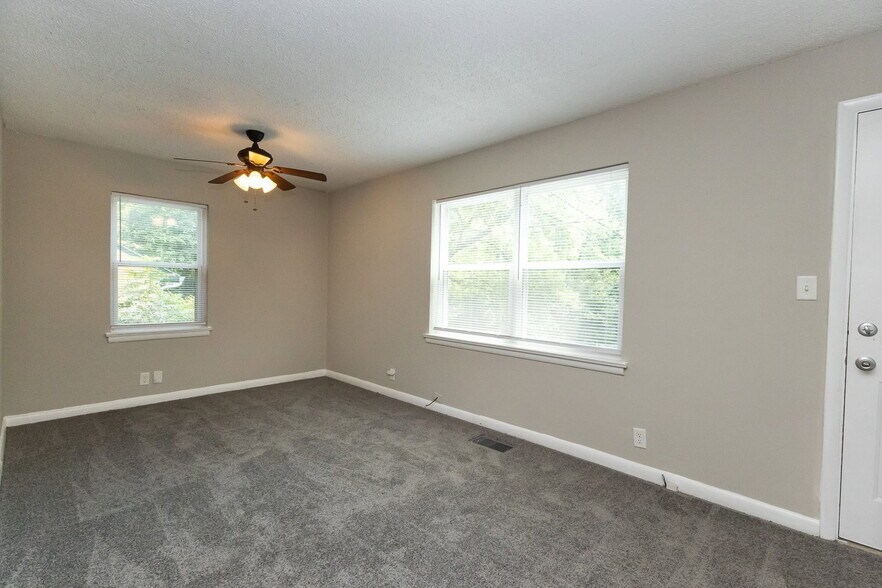Building Photo - 305 Sunrise Ln