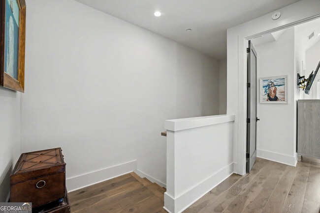 Building Photo - 495 Juniper Ln