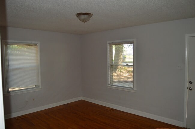 Building Photo - 860 Opal St