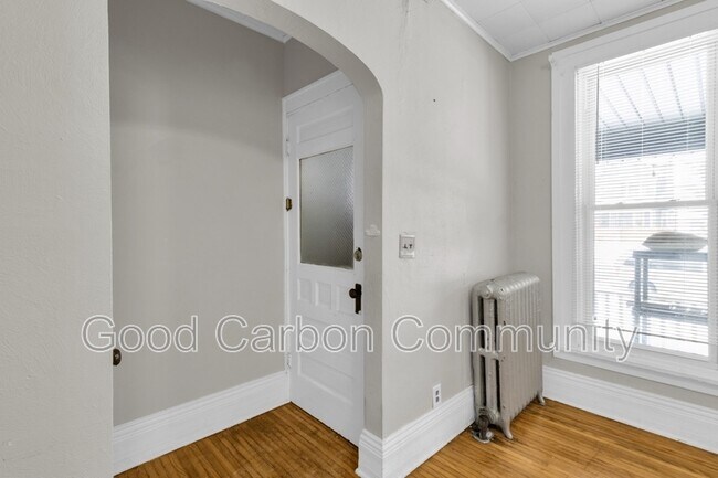 Building Photo - 176 Richmond Ave