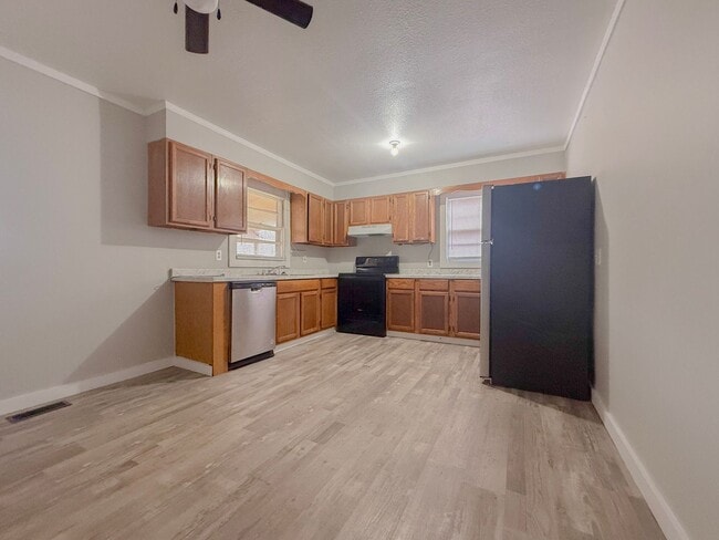 Building Photo - 3-Bedroom Single-Family Home with Hardwood Floors and Carport in Sparta