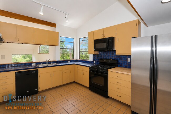 Building Photo - Montclair Four Bedroom Contemporary Late 20th Century Home