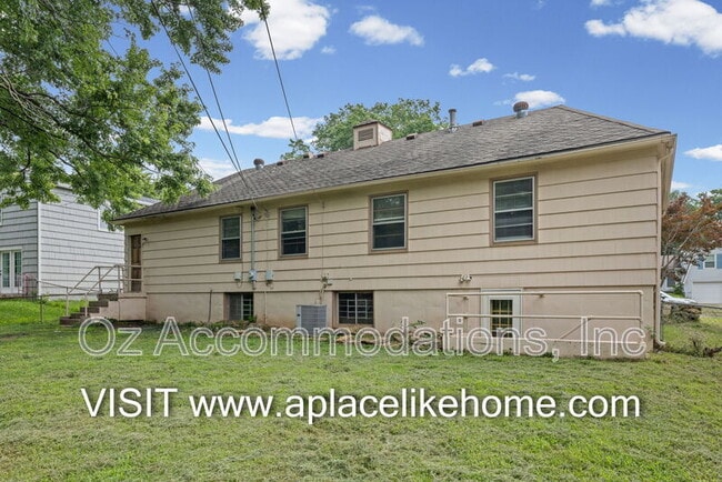 Building Photo - 8810 Benson St