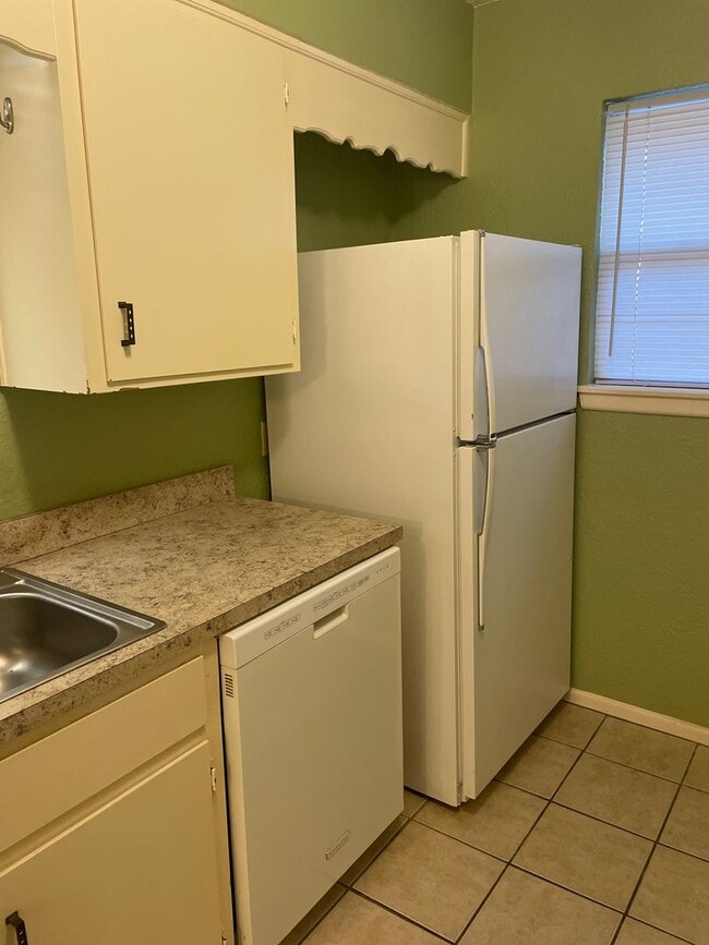 Building Photo - 2 bedroom duplex!  2 bath, 2 car carport