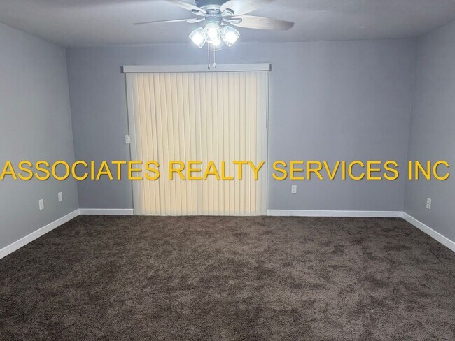 Building Photo - MUST SEE!!! 2BED/2BATH FULLY REMODELED UNIT IN GREENLEAF!!! FENCED BACK YARD!!!