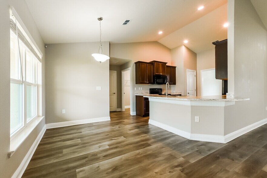 Building Photo - 507 W Leah Ct