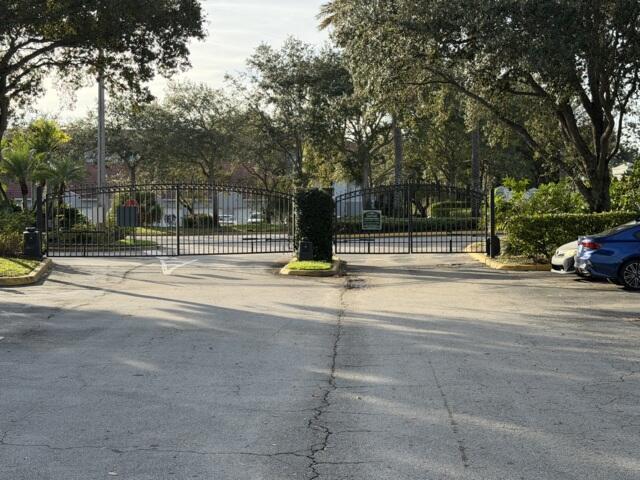 Building Photo - 5016 Lantana Rd