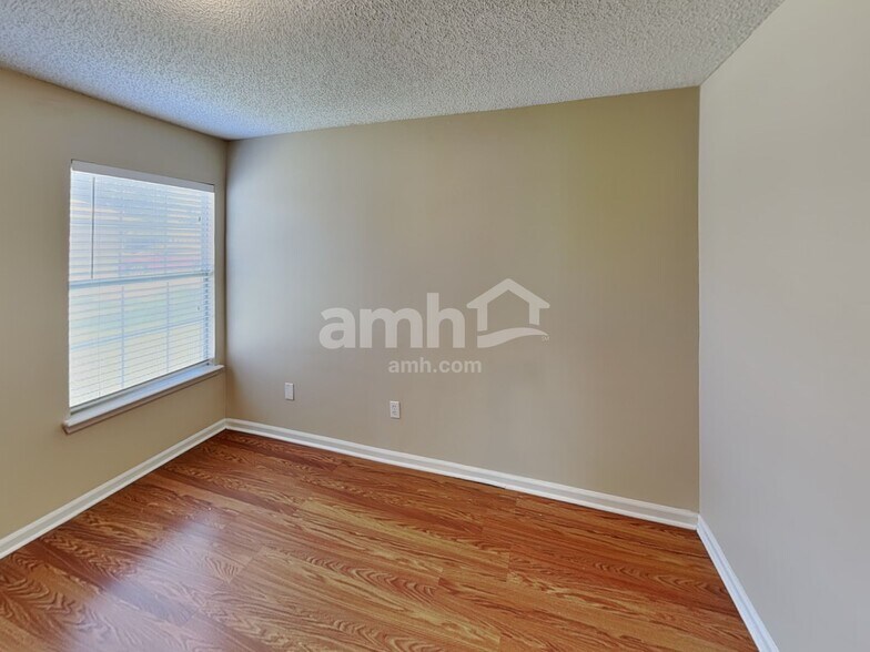 Building Photo - 578 Prindle Dr E