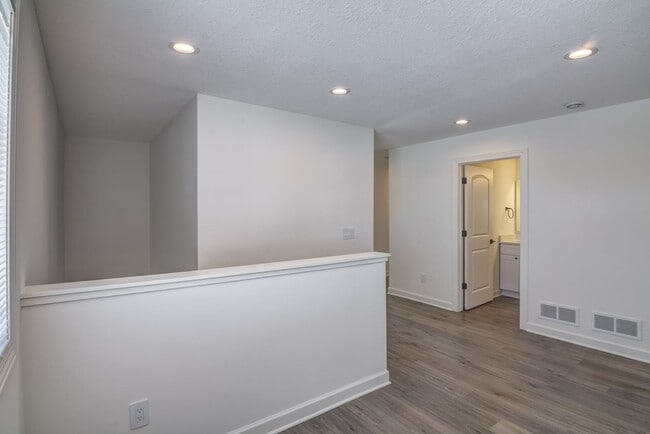 Building Photo - New 3 Bedroom Town Home