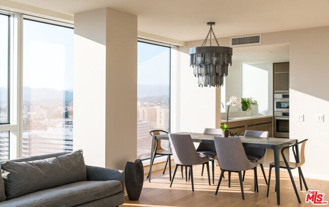 Building Photo - 889 Francisco St