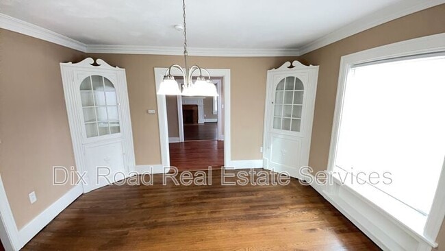 Building Photo - 15 Vassar Dr