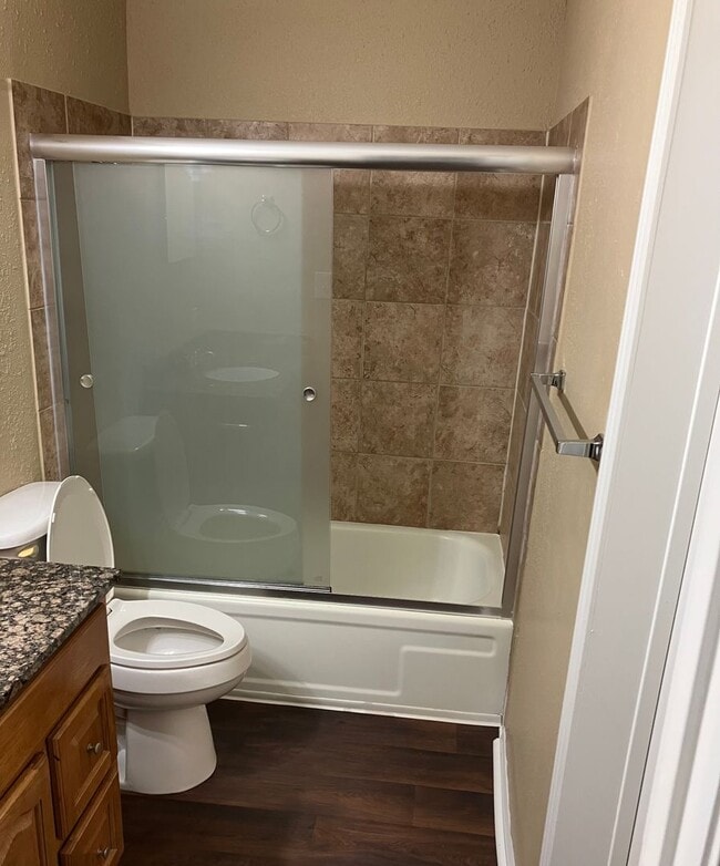 Building Photo - 2 bedroom 1.5 Bath