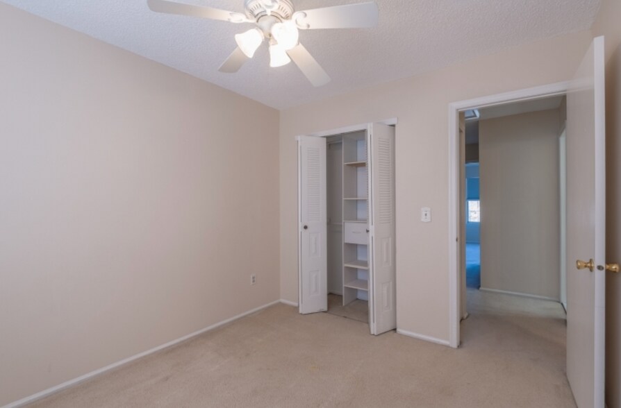 Building Photo - 1101 Doolittle Dr