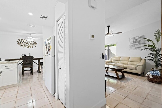 Building Photo - 21 Meadows Dr