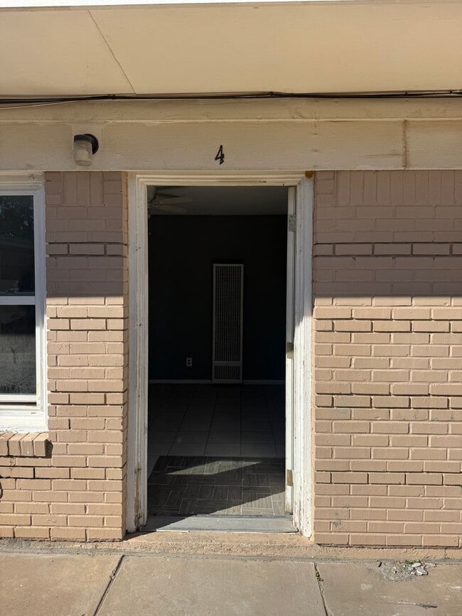 Building Photo - 920 S Bryan St