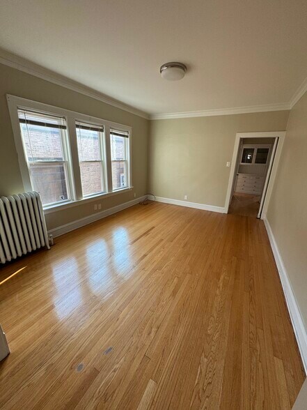 Building Photo - 6208 N Artesian Ave