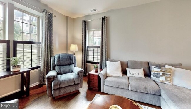 Building Photo - 7075 Darbey Knoll Dr