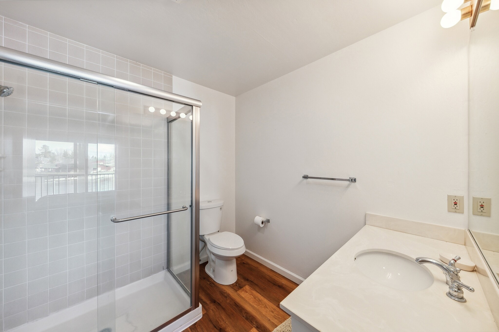 Building Photo - 439 Ala Wai Blvd