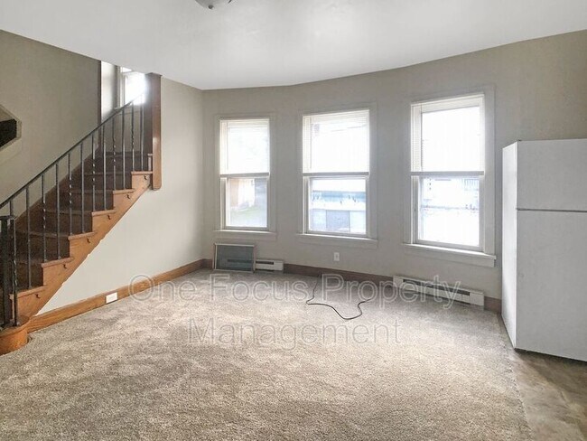 Building Photo - 930 Vine Ave