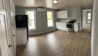 Building Photo - 179 Pine St