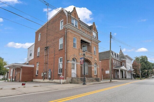 Building Photo - 18 N Main St