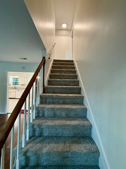 Building Photo - 302 Rolling Acres Dr