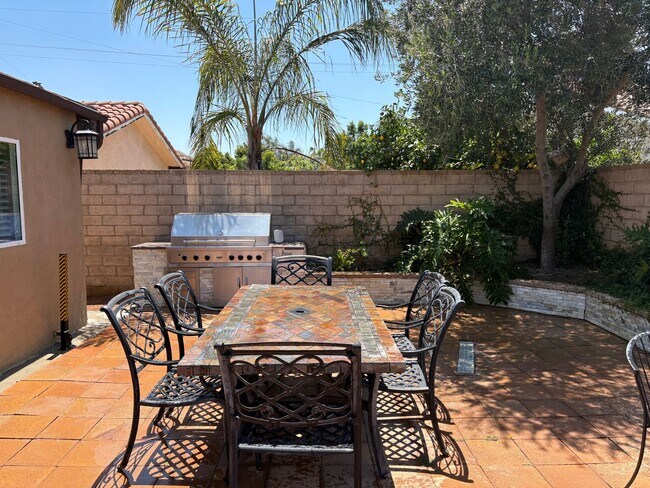 Building Photo - Spectacular-Remodeled 4-Bedroom Home with Pool, Spa, + 600 sqft Bonus Space in lovely Sylmar neig...