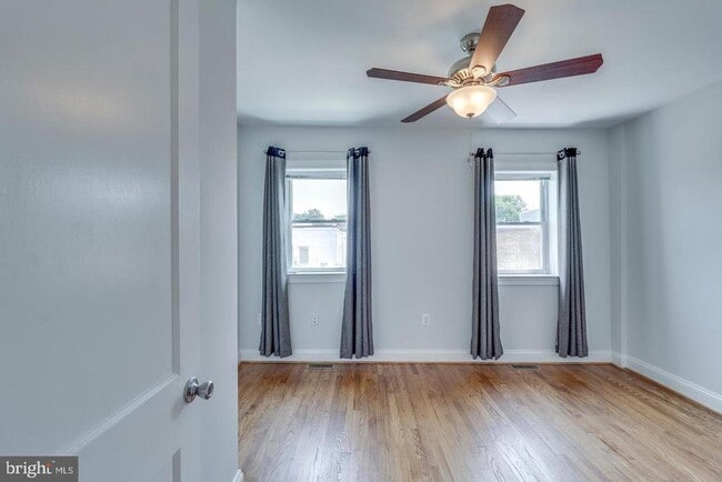 Building Photo - 436 20th St NE