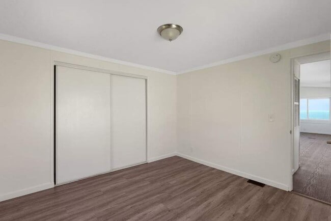 Building Photo - 428 4th Ave