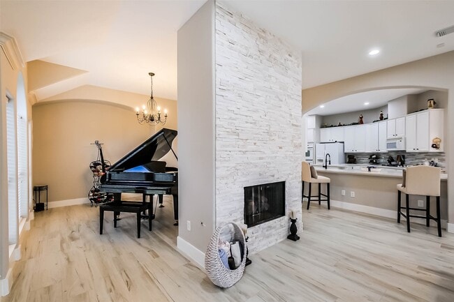 Building Photo - 10010 Forest Spring Ln