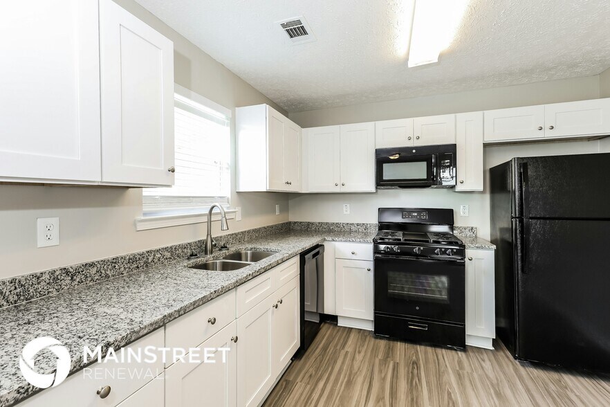 Building Photo - 7925 Woodlake Dr