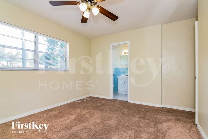 Building Photo - 4818 W Bay Villa Ave