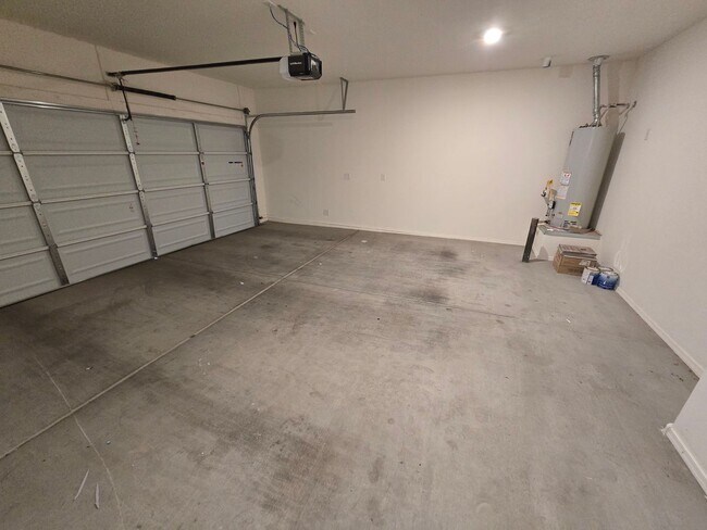 Building Photo - Like-New Home in Southeast Tucson’s Most Desirable Neighborhood!