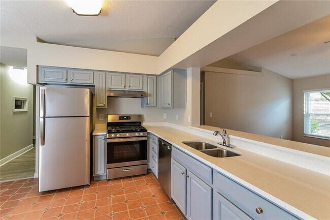 Building Photo - 13130 Pinyon Dr