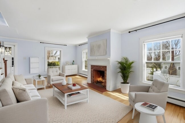 Building Photo - 198 Linden St